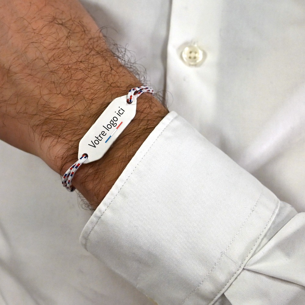 Bracelet Noody personnalisé porté au poignet