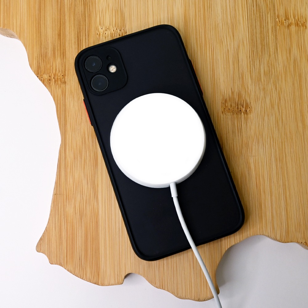 Chargeur à induction Maggy personnalisé avec un téléphone